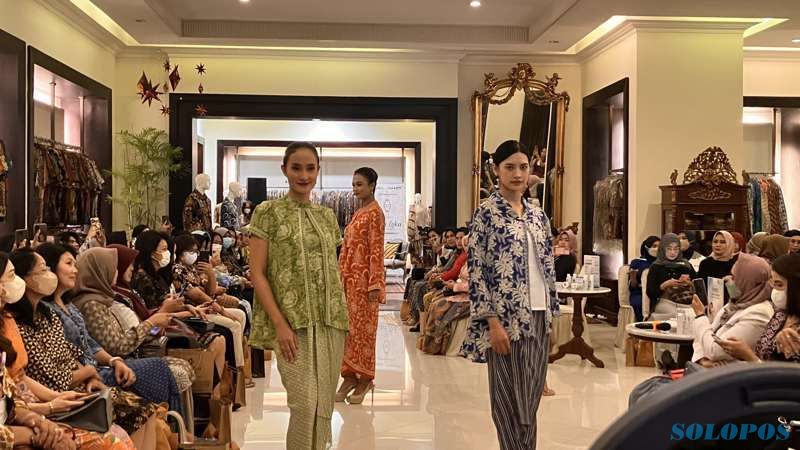 Pamerkan Koleksi Batik Terkini, Danar Hadi Solo Geber Fashion Show di 5 Kota