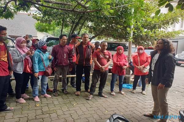 Kena PHK Massal, Puluhan Buruh PT Far East Seating di Semarang Tuntut Pesangon