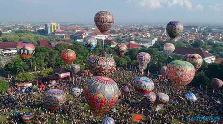Balon Udara Terbakar saat Festival di Pekalongan & Wonosobo, Acara Tetap Meriah