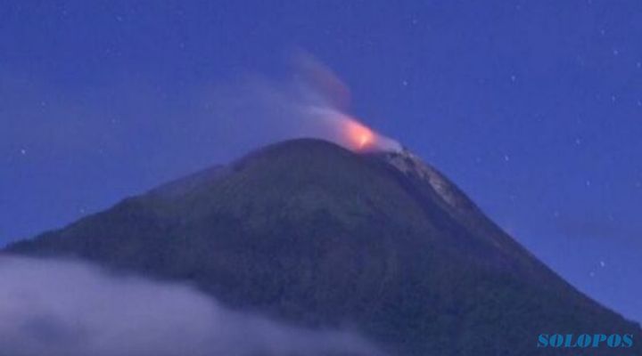 Berstatus Siaga Erupsi, Ada Bule Coba Mendaki Gunung Api Ile Lewotolok NTT