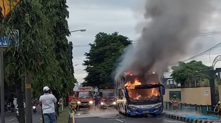 Bus PO Haryanto Terbakar di Ring Road Sleman Jogja, Warga Heboh