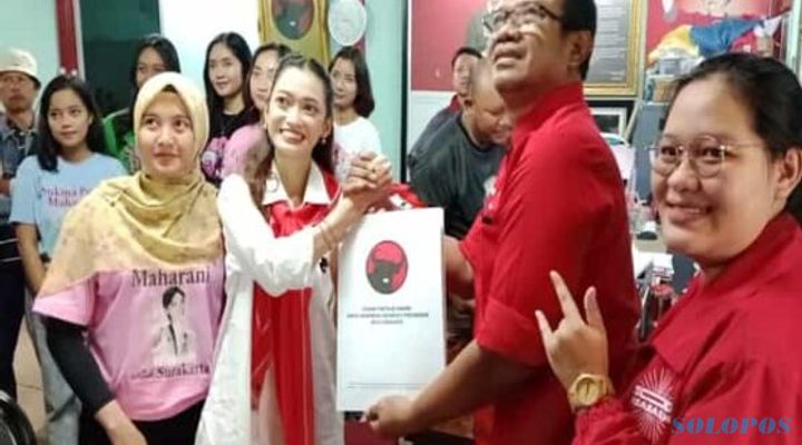 Riri Putri dari Politikus PDIP Aria Bima Resmi Daftar Bakal Cawawali Solo