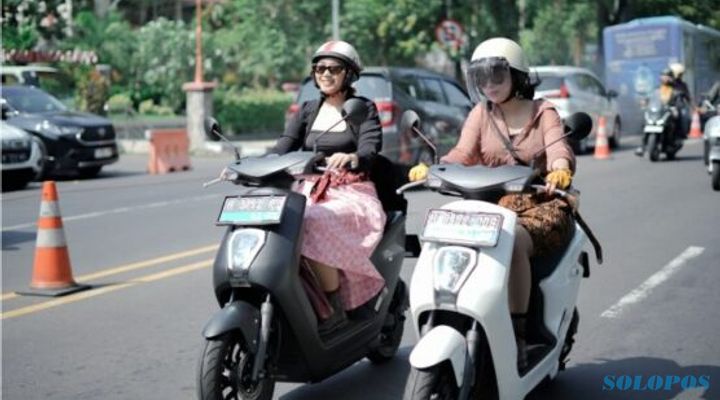 Tampil Menawan, Bikers Wanita Semarang Morning Ride Naik Honda Em1 e: