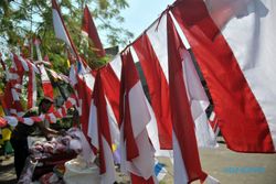Jelang Hari Kemerdekaan, penjual bendera bertebaran