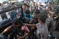 Polisi bubarkan aksi mahasiswa
