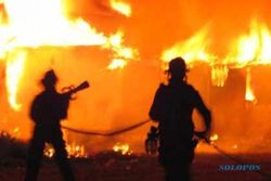 46 Kios Pasar Bunder Sragen ludes dilalap api