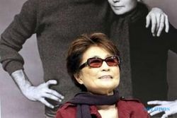 Yoko Ono marahi wartawan saat jumpa pers