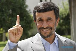 Ahmadinejad lolos dari serangan bom