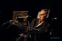 Hawking: Bumi bukan ciptaan Tuhan