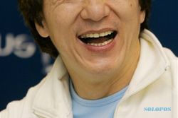 Dikecam di Twitter, Jackie Chan minta maaf