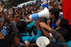 Mahasiswa demo tolak kedatangan Wapres Boediono