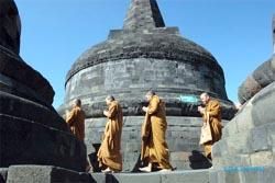 Umat Budha doa bersama di Candi Borobudur