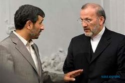 Ahmadinejad pecat menteri luar negeri Iran 