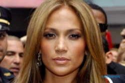 Jadi juri 'American Idol', J.Lo menangis