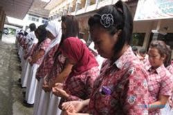 Siswa SMAN 1 Karanganyar gelar berdoa bersama jelang UN