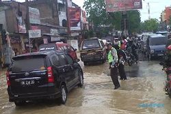 Banjir picu kemacetan parah di Medan 