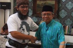 Akhirnya Taufiq Ismail dan penuduhnya berdamai