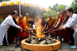Rangkaian perayaan Tri Suci Waisak, Api Dharma diambil di Mrapen 