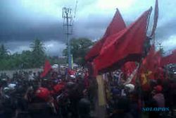 Hendak duduki bandara, ribuan buruh di Makassar dihadang polisi