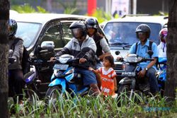 ANAK JALANAN SOLO : Pengemis Anak-Anak Marak di Perempatan Dawung