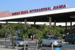 Bungkusan bahan baku bom ditemukan di Bandara Juanda