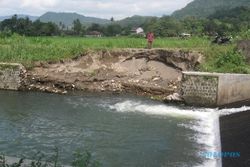 BANJIR PONOROGO : Tanggul Sungai Maguan Jebol, Sekolah dan Permukiman Warga Kebanjiran
