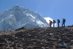 5 Ibu usia 50 tahunan mendaki 5 gunung es 