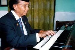 Ussy berharap pemerintah beri perhatian pada pencipta Hymne Guru