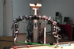 Robot saingi manusia main biliard