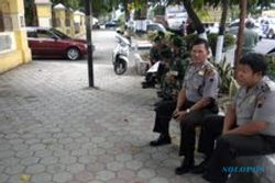 Ratusan aparat TNI-Polri berjaga-jaga