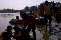 7  Tewas, pencarian korban perahu terbalik di Bengawan Solo dilanjutkan