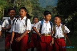 PROGRAM PENDIDIKAN : Evaluasi Lima Hari Sekolah Terus Dilakukan
