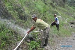 INFRASTRUKTUR BOYOLALI : Tebing Longsor, Jaringan Pipa Air Bersih di Kali Apu Hancur