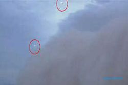 Dua UFO muncul di tengah badai debu di AS 