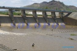 Rumor pengeringan saluran Dam Colo bingungkan petani