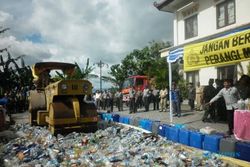 Ribuan botol Miras dimusnahkan