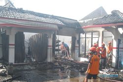 Rumah Makan Biroe terbakar