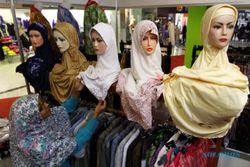 BISNIS ONLINE : Pedagang Online Pakaian Wanita Banjir Order saat Ramadan 2017