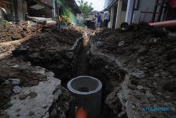 SANITASI LINGKUNGAN SOLO : Sanitasi di Pasarkliwon dan Jebres Bermasalah