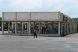 FASILITAS UMUM : Dishubkominfo Karanganyar Kaji Penataan Terminal