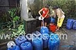PMI dropping air bersih ke 8 desa