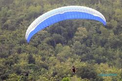 Besok Kejurnas Paralayang 2011 digelar, 40 gliders siap unjuk kebolehan 