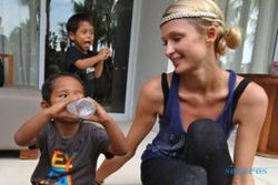  Paris Hilton ajak jutaan orang bantu anak yatim di Bali