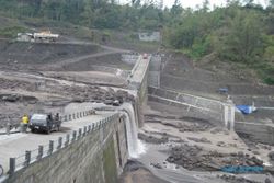  JEMBATAN TERTIMBUN LAHAR DINGIN