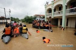  Antisipasi banjir, SAR Klaten siapkan perahu karet
