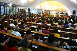  Ribuan jemaat di Karanganyar khidmad ikuti parayaan Natal