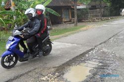  Jalan beton Purwodadi-Pulokulon rusak parah