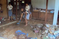 Kebanjiran, ujian di SMAN 1 Grobogan ditunda