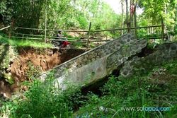 Seusai dan hujan lebat jembatan di Sidoharjo ambrol