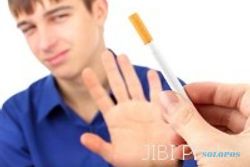  Trik agar remaja tak coba-coba merokok